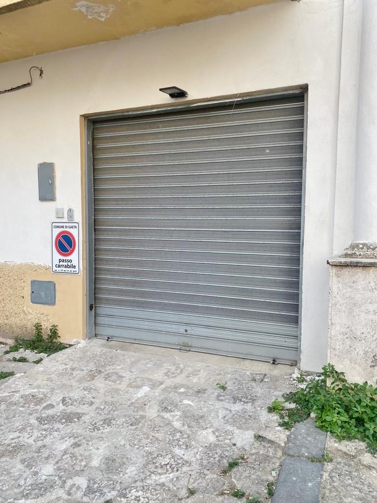 Read more about the article Medieval Gaeta comfortable garage for sale