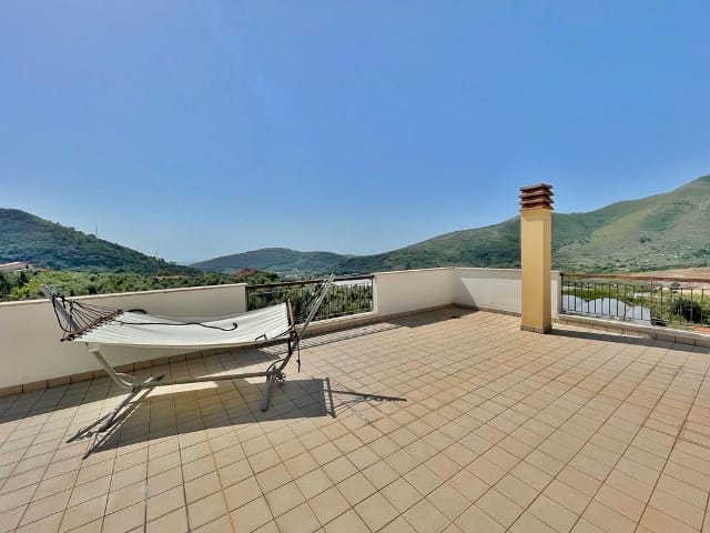 Scopri di più sull'articolo Itri, Località Pagnano, Parco Mare e Monti, Attico panoramico in affitto.