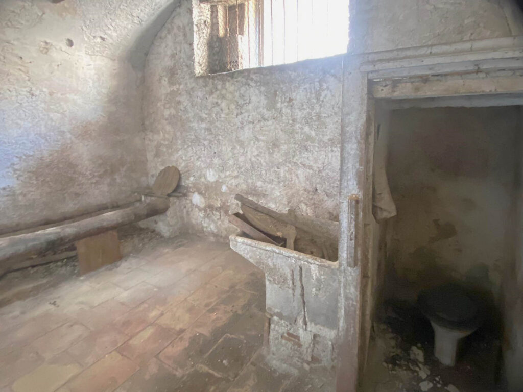 Itri centralissimo e luminoso appartamento su tre livelli image 5