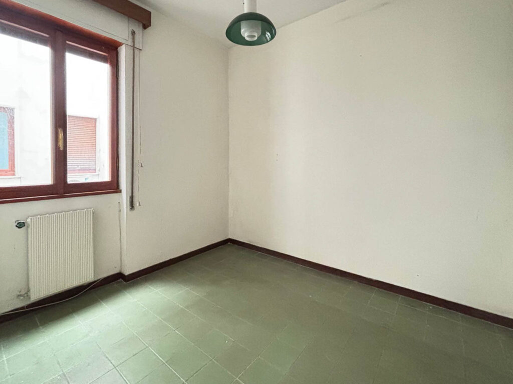 Formia – Centro | Ampio appartamento ideale anche per studio image 1