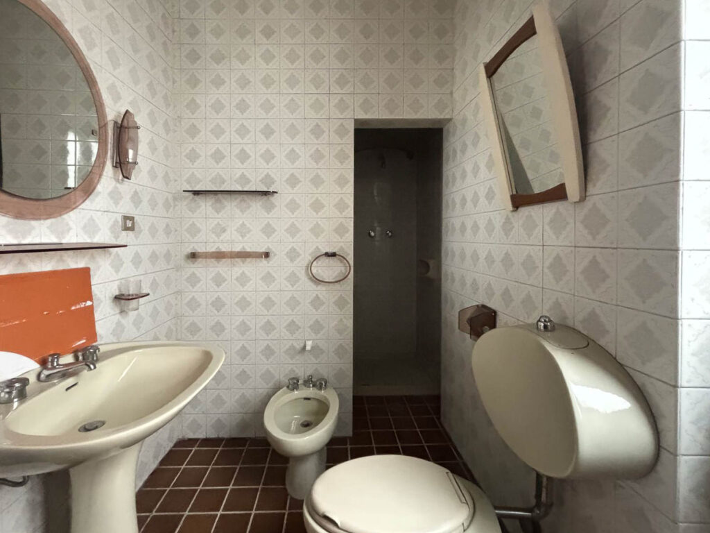 Formia – Centro | Ampio appartamento ideale anche per studio image 4