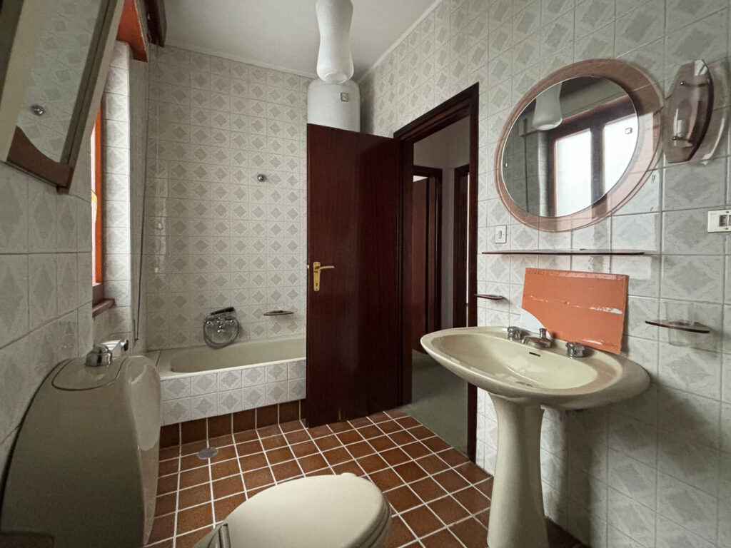 Formia – Centro | Ampio appartamento ideale anche per studio image 5