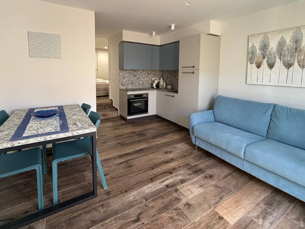 Design & Prestige nel Cuore di Gaeta: Un Gioiello Unico in Via Marconi image 1