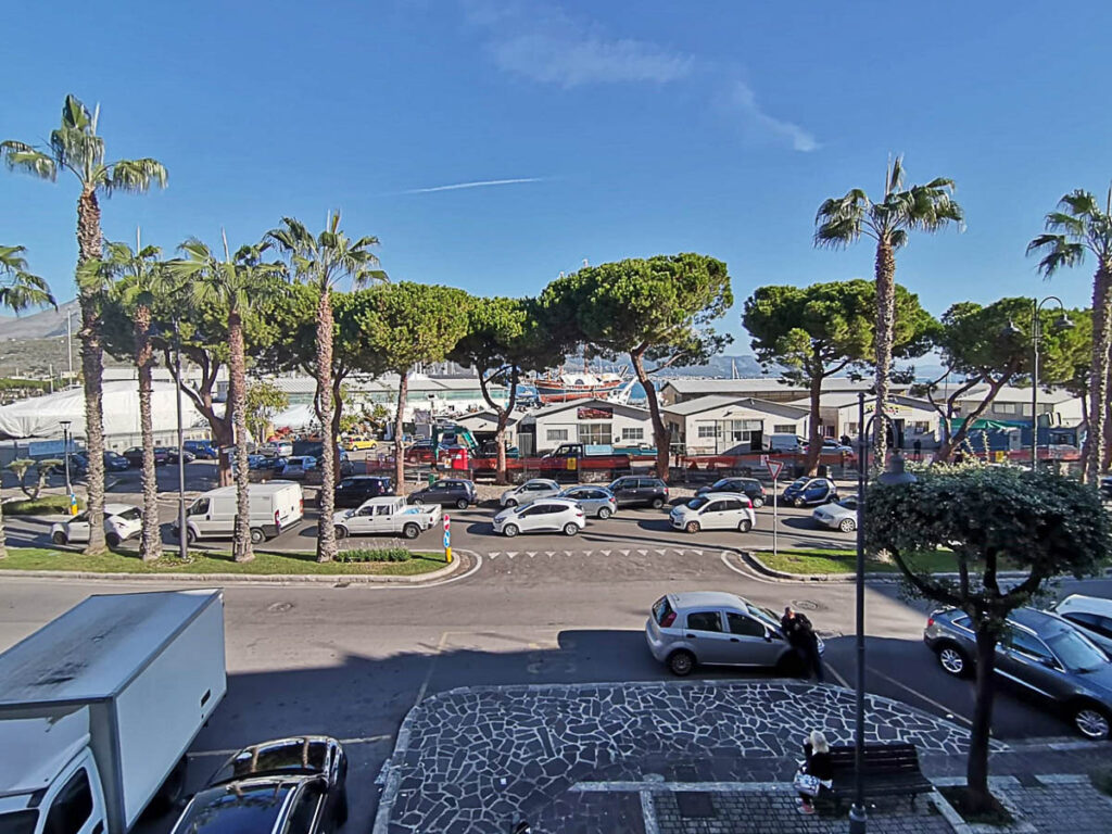 Gaeta Lungomare Caboto app.to in palazzo Signorile image 5