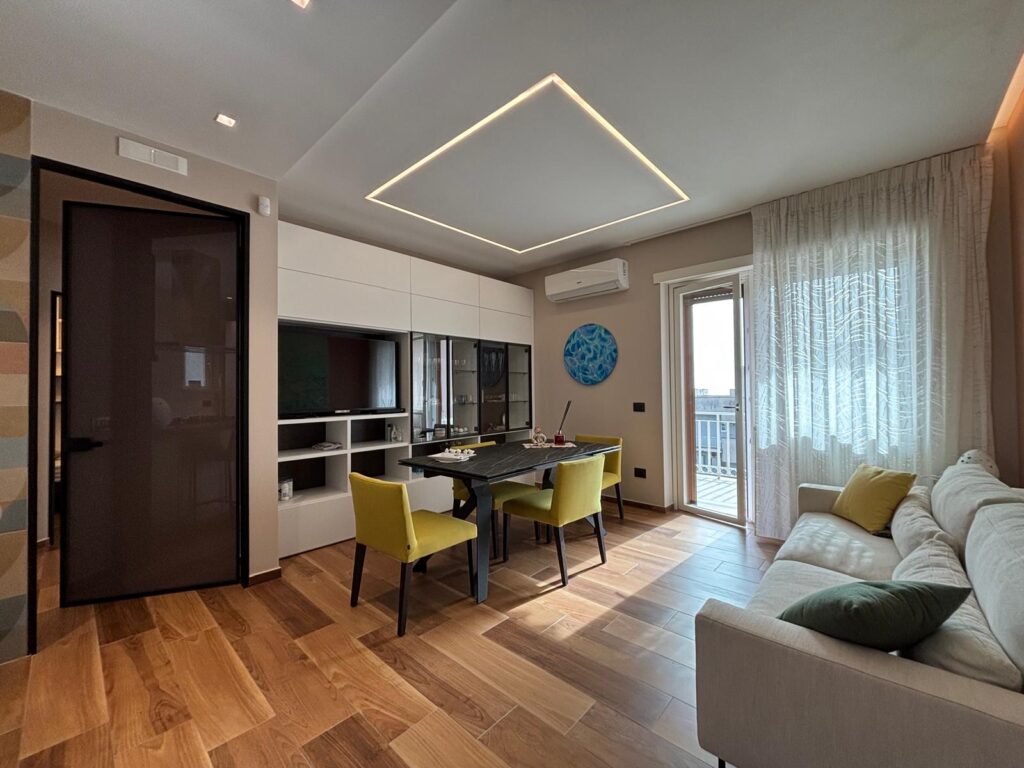 Gaeta Colle S. Agata, elegante trilocale ristrutturato con terrazzo panoramico image 2