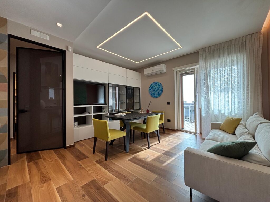 Gaeta Colle S. Agata, elegante trilocale ristrutturato con terrazzo panoramico image 3