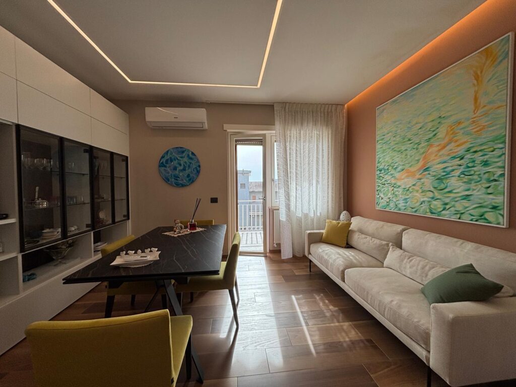 Gaeta Colle S. Agata, elegante trilocale ristrutturato con terrazzo panoramico image 4