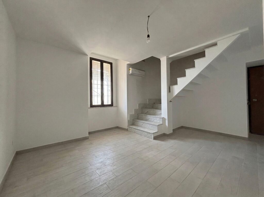 Formia trilocale moderno in Via Vitruvio image 4