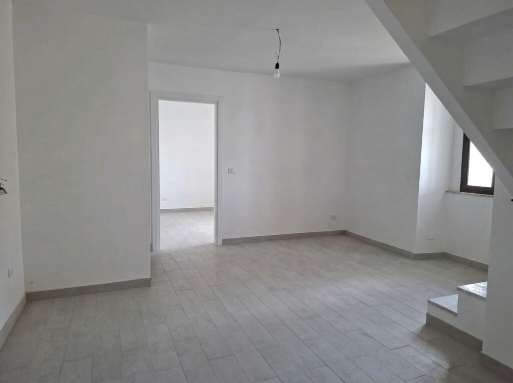 Formia trilocale moderno in Via Vitruvio image 4