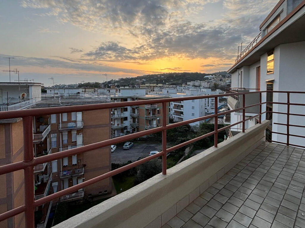 Gaeta Via delle Rose arioso e luminoso appartamento image 1