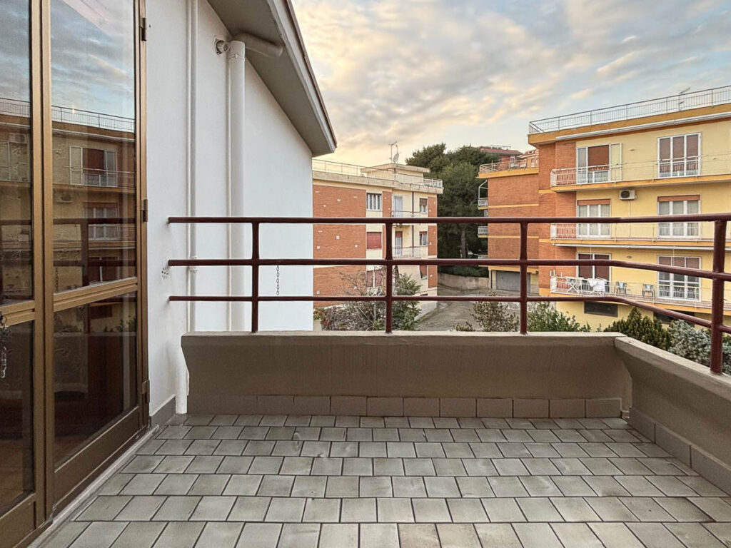 Gaeta Via delle Rose arioso e luminoso appartamento image 5