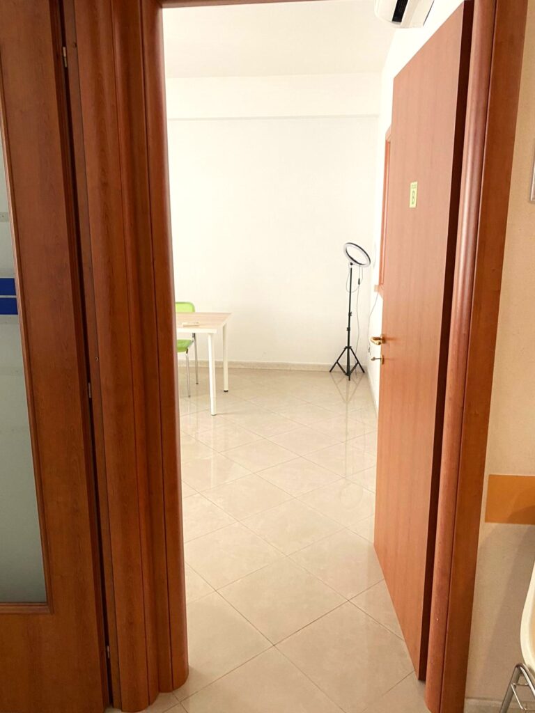 Formia stanza uso studio in affitto image 5