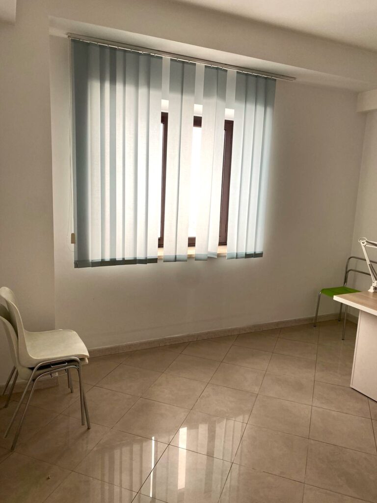 Formia stanza uso studio in affitto image 4