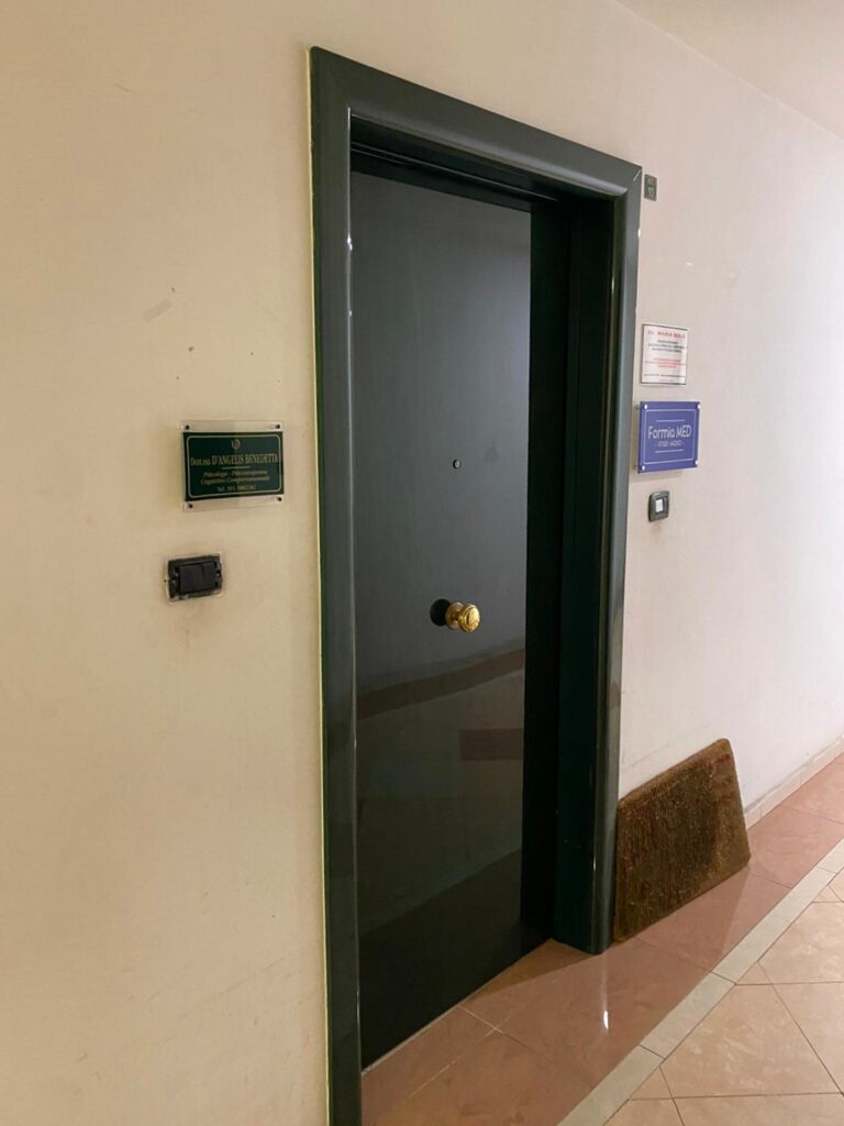 Formia stanza uso studio in affitto image 2