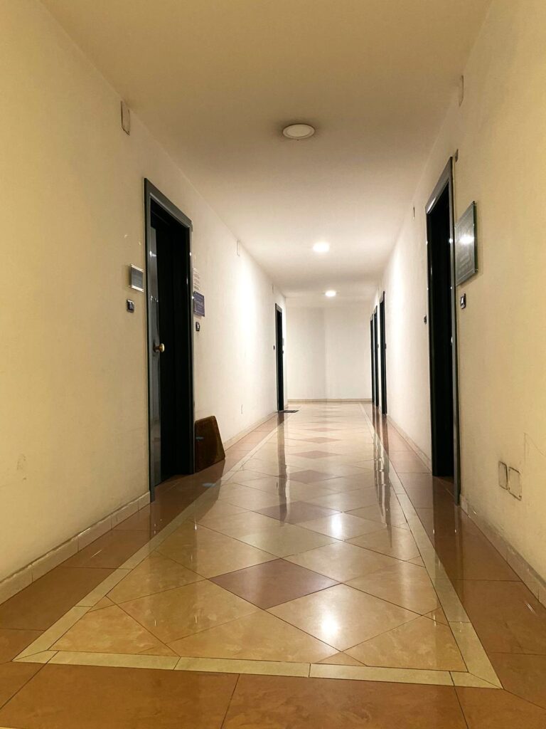 Formia stanza uso studio in affitto image 3