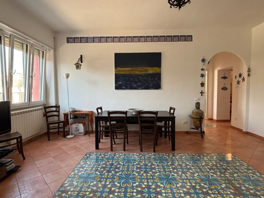 Gaeta – Via Veneto, ampio appartamento a pochi passi da Serapo. image 3