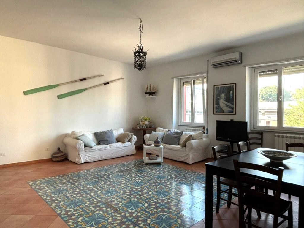 Gaeta – Via Veneto, ampio appartamento a pochi passi da Serapo. image 5