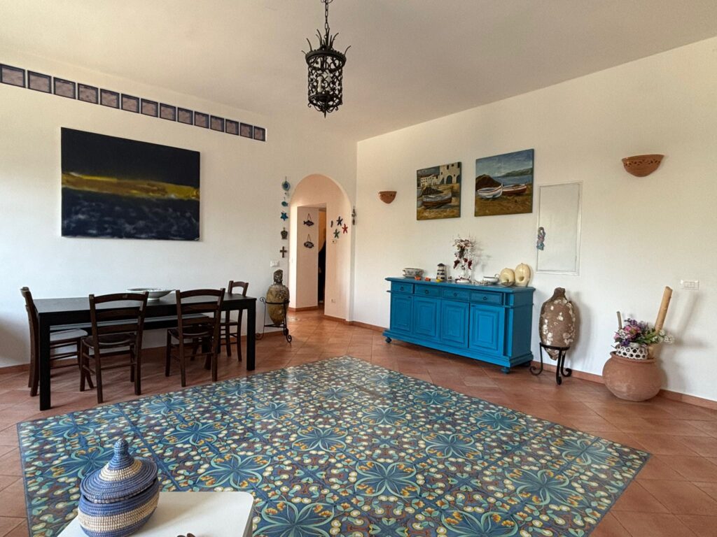 Gaeta – Via Veneto, ampio appartamento a pochi passi da Serapo. image 4