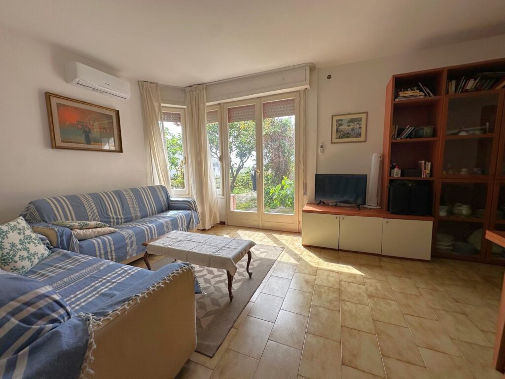 Gaeta Serapo – Appartamento a due passi dal mare con ampio giardino privato image 5