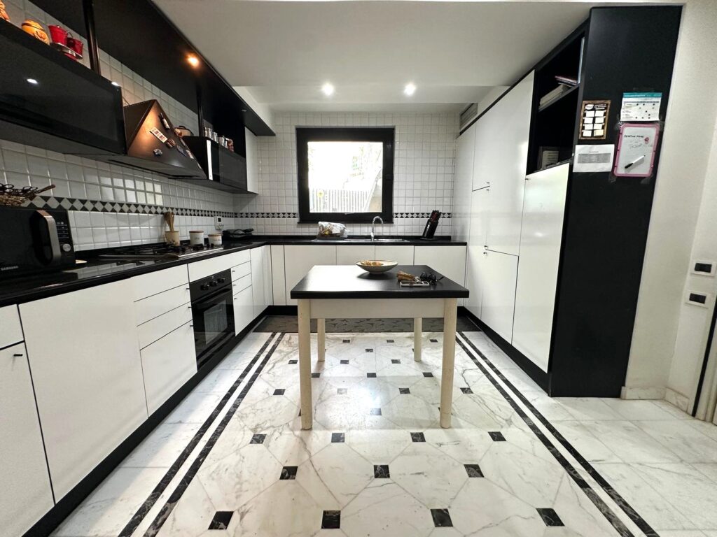 Serapo fronte mare – Appartamento in villa con posto auto image 2