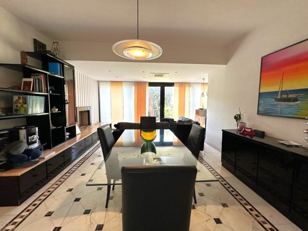 Serapo fronte mare – Appartamento in villa con posto auto image 4